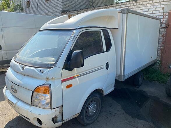 Разбитый Ford Transit